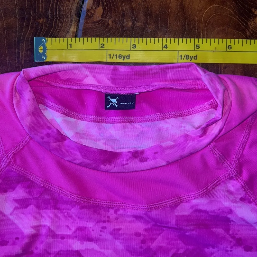 Oakley Rash Guard - Photos show color of the shirt in different lighting. - Picture 5 of 8